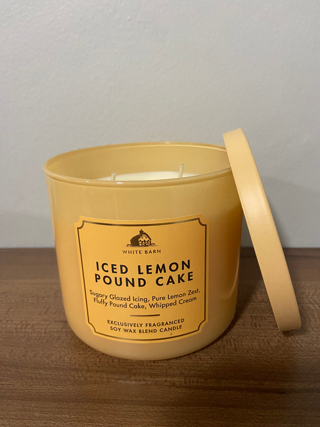 Bath & body works Iced Lemon Pound Cake 3 wick candle