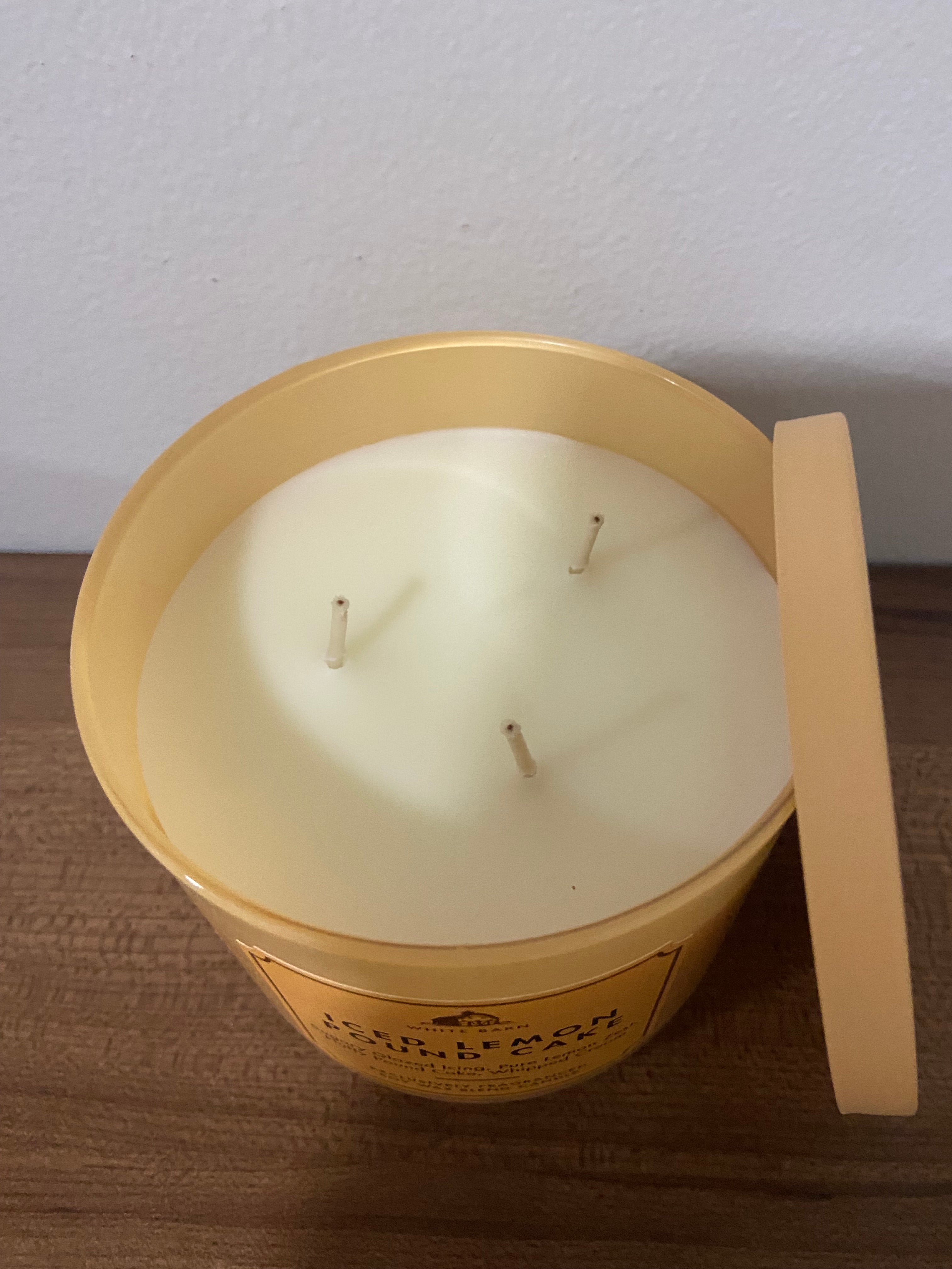 Bath & body works Iced Lemon Pound Cake 3 wick candle