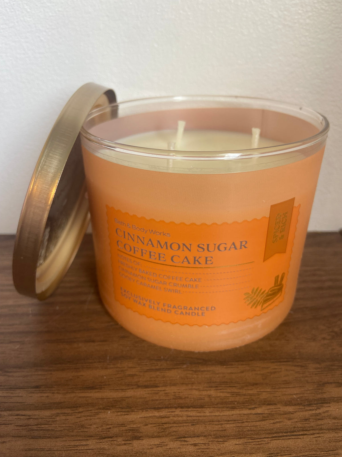 Bath & body works cinnamon sugar coffee cake 3 wick candle