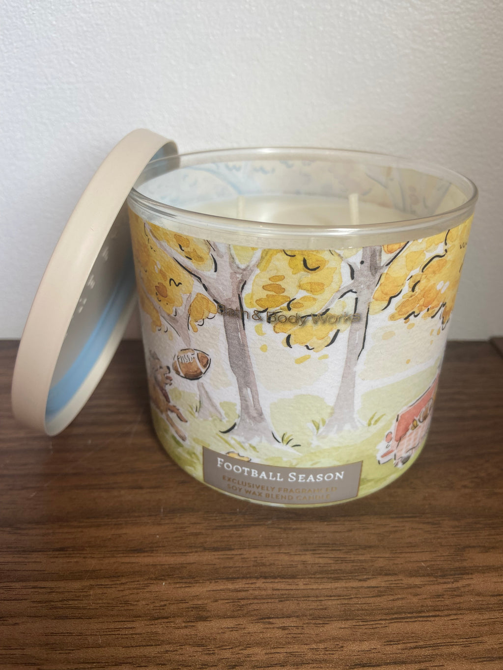 Bath & body works football season 3 wick candle