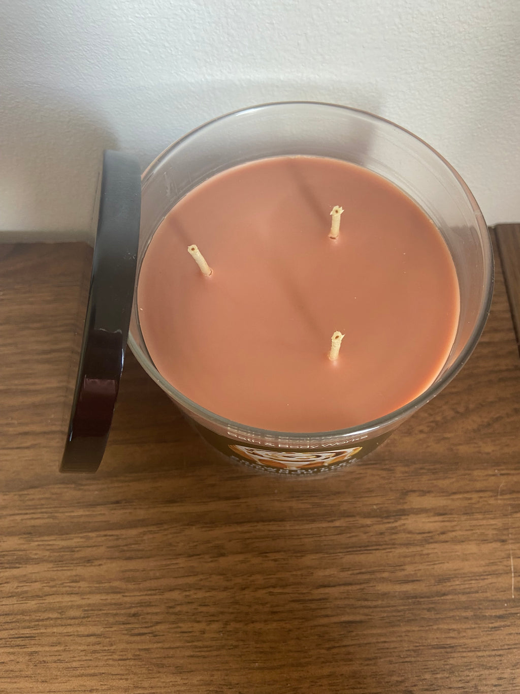 Bath & body works brown butter cinnamon roll 3 wick candle