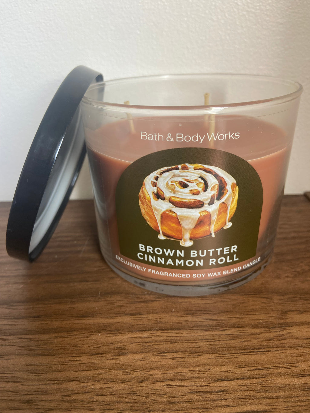 Bath & body works brown butter cinnamon roll 3 wick candle